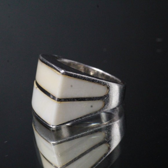 STERLING SILVER CONCH SHELL MODERNIST GEOMETRIC RING - Picture 2 of 7